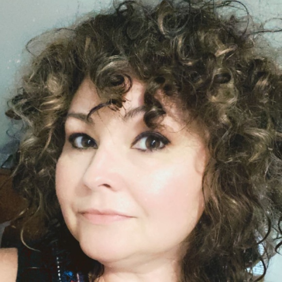 Meet your Posher, Lisa - Picture 1 of 1